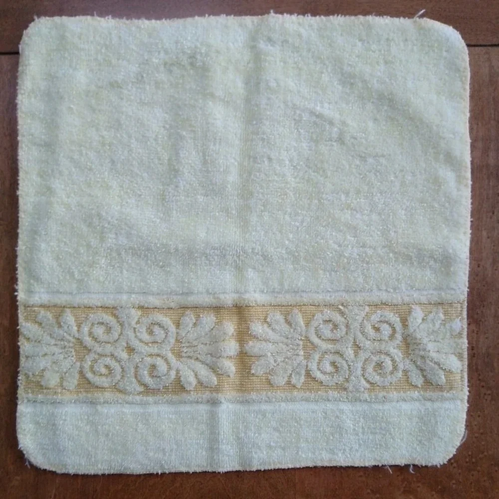 4 Vtg Canon Monticello Yellow Shell Pattern Towels 2 Bath, 1 Hand, 1 Face